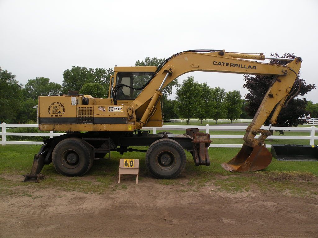 экскаватор Caterpillar 212