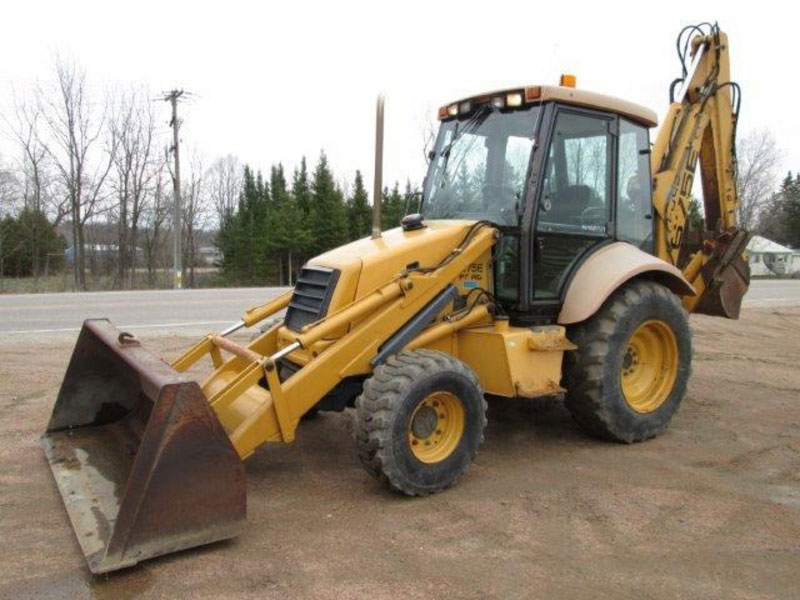 экскаватор-погрузчик New Holland 675E